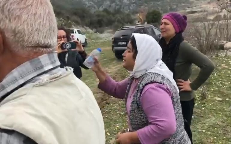 Akbelen’de zeytin ağaçları söküldü! Köylü haykırdı: Ben vatanımı savunuyorum