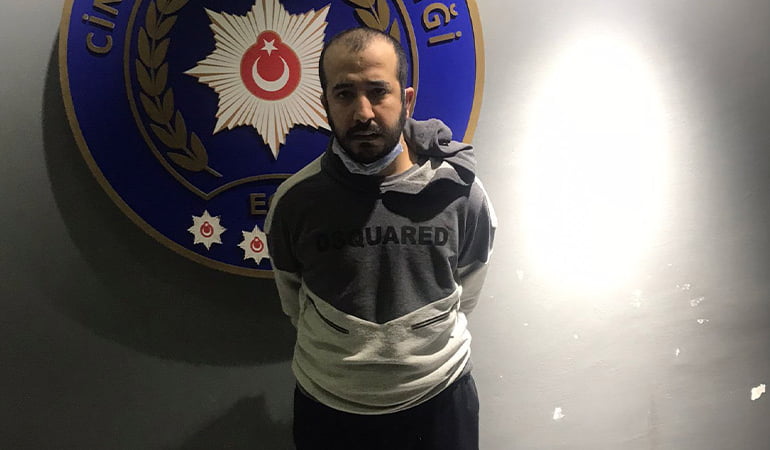 3 cinayetin faili annesinin evinde gizli bölmede yakalandı