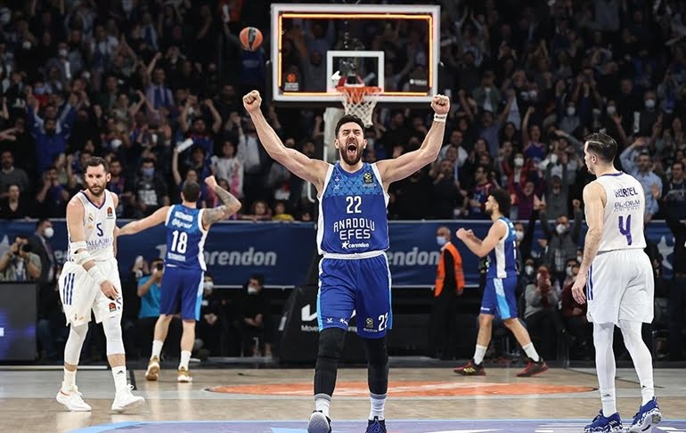 Anadolu Efes, Real Madrid maçı nefes kesti