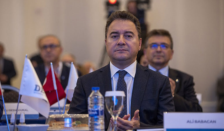 Babacan tam hesap soracaktı ki… AKP’li geçmişini mi hatırladı?