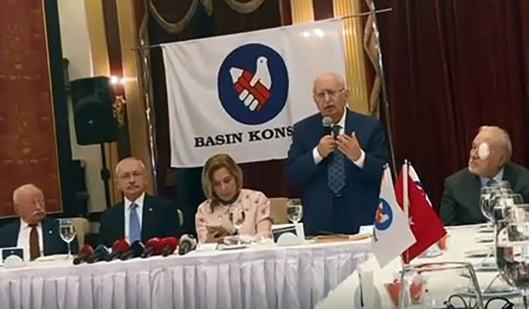 Hüsamettin Cindoruk yeni partisini açıkladı