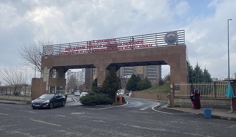 Bebeğine çamaşır suyu içirdi!