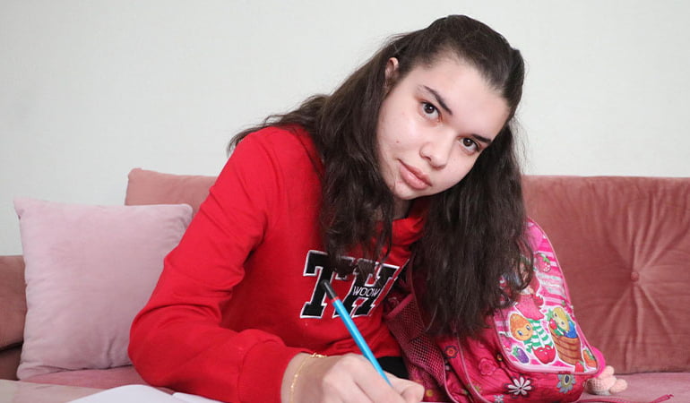 14 yıl önce başından vurulan Kübra hayata sarıldı