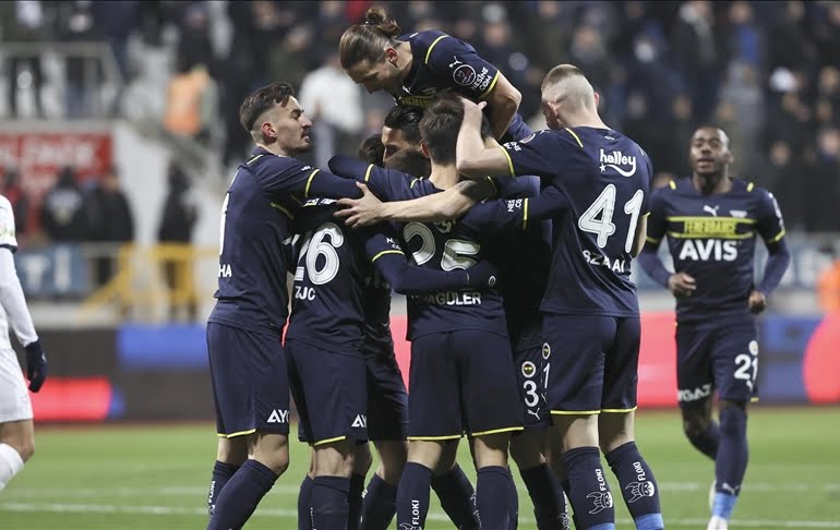 Fenerbahçe 3 puana son anda uzandı… 3’te 3 yaptı