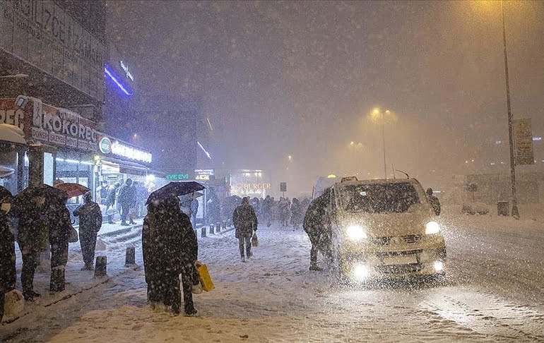 Kar yağışı İstanbul’da etkisini artırdı