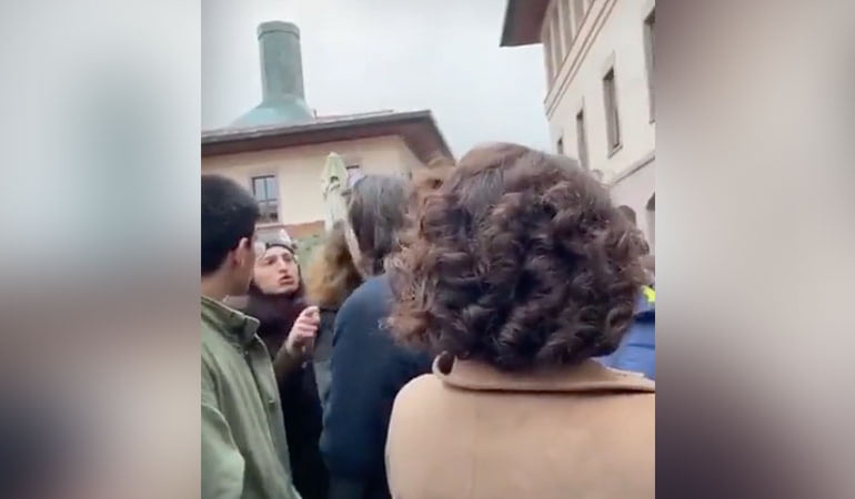 Öğrencisinin üzerine yürüyen dekandan açıklama