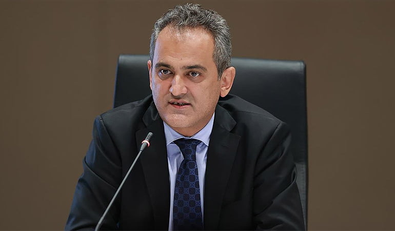 AKP’li vekiller ‘adap’ dersi istedi… Bakan Özer’in yanıtı partide kriz çıkardı