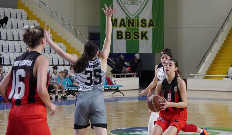 U18 Kızlar Basketbol Bölge Şampiyonası Manisa’da başladı
