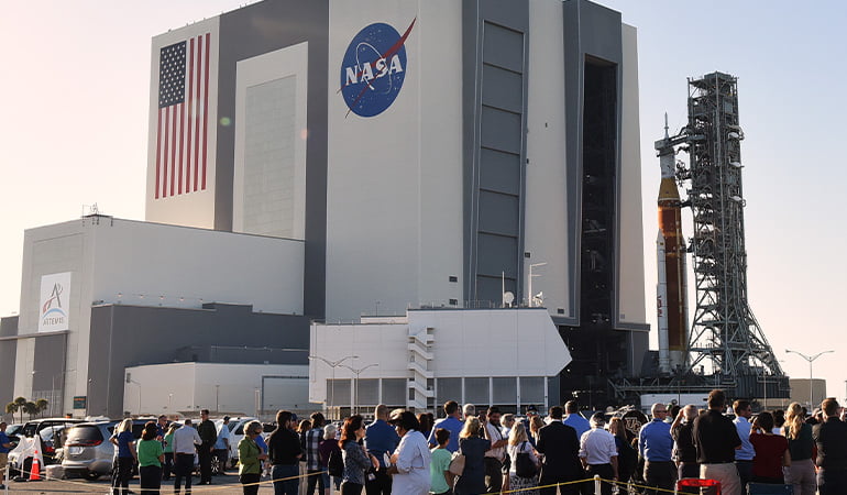 NASA’dan Ay’a dönüş projesi… Hazırlıklar tamamlandı