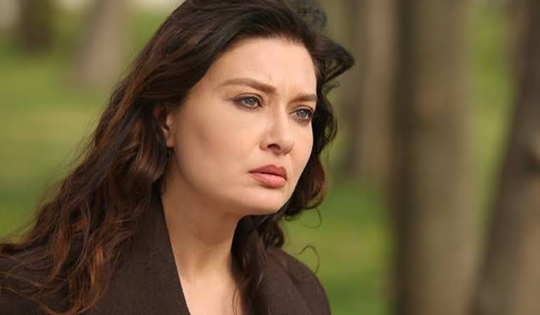 Nurgül Yeşilçay, içtiği çorbanın fiyatına isyan etti
