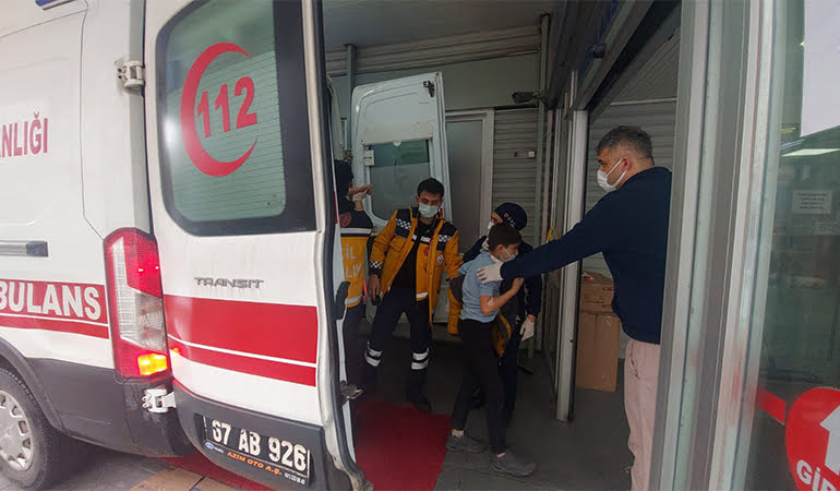16 öğrenci hastaneye kaldırıldı