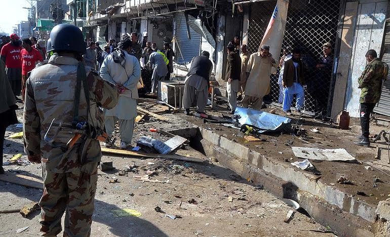 Pakistan’da camiye düzenlenen bombalı saldırıda can kaybı yükseliyor