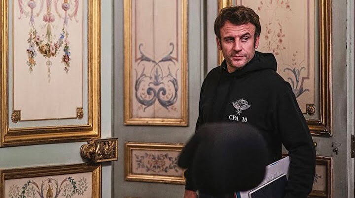 Macron’un pozları eleştiri yağmuruna tutuldu