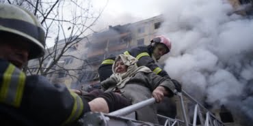 Rus birlikleri Kiev’de bir apartmanı vurdu: 2 ölü, 12 yaralı (DHA)