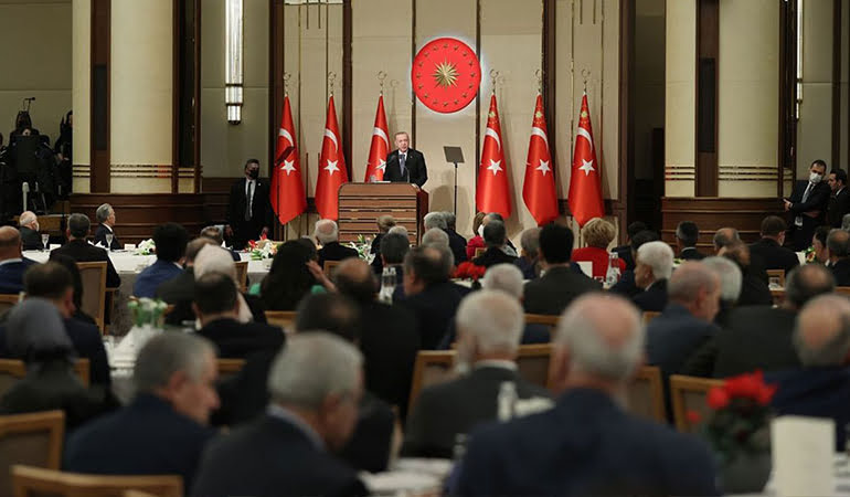 Saraydaki parti yemeğine içerden ilk tepki: Parti devleti uygulaması