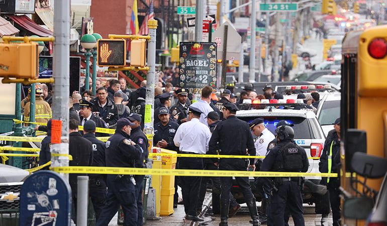 Patlayıcılar bulundu! New York metrosunda silahlı saldırı