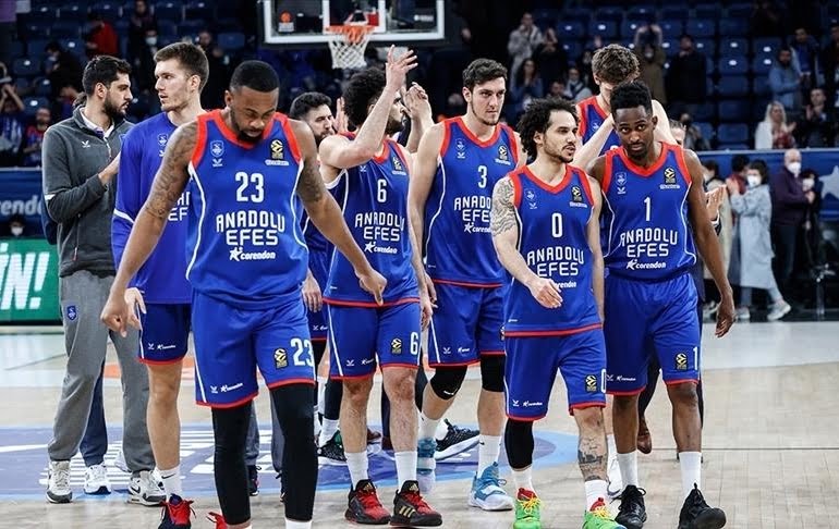 Anadolu Efes üst üste 3. kez Final Four’da!