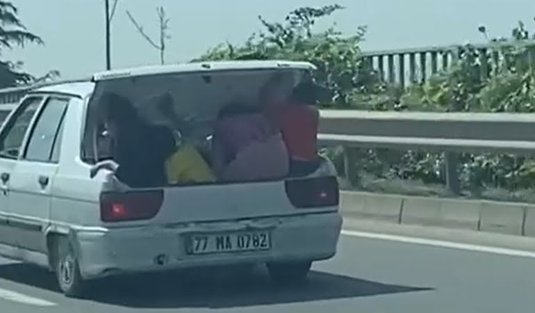 Çocukların bagajda tehlikeli yolculuğu kamerada