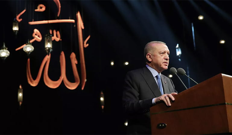 Erdoğan: Ayasofya-i Kebir Camii’ni aslına rücu ettirerek oynanan kirli oyunu tümüyle bozduk