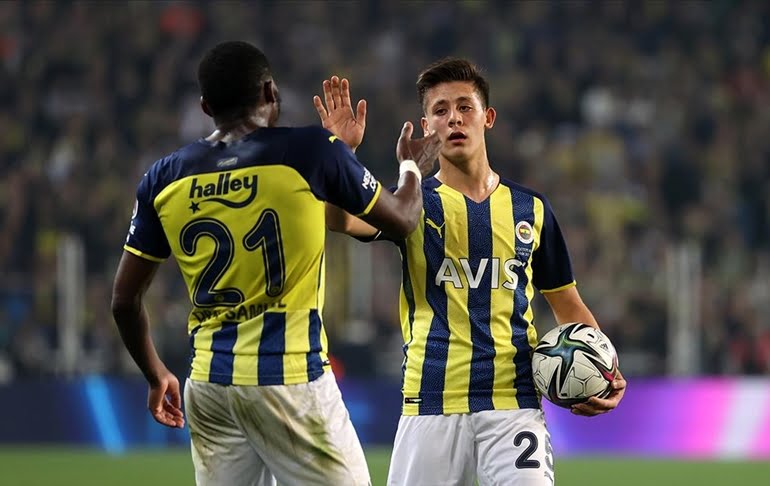 Fenerbahçe 5’te 5 yaptı Göztepe ligi zora soktu