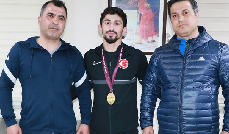 Avrupa şampiyonu Kerem Kamal’a memleketinde coşkulu karşılama