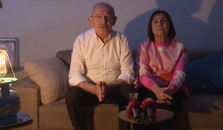 Evinin elektriği kesilen Kılıçdaroğlu karanlıkta açıklama yaptı