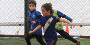 kiz-futbolcu