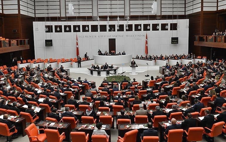 Çok maaşlı AKP’liler tartışması… Bülent Turan, bakan yardımcısına kefil olmadı