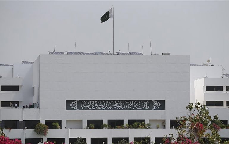 Pakistan’da Meclis feshedildi