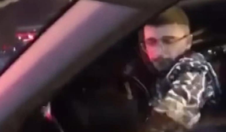Çocuklu arabaya saldıran trafik canavarı gözaltında