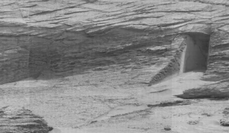 Mars’tan gelen gizemli kapı fotoğrafı