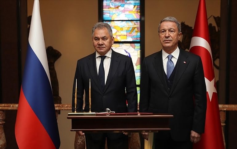 Akar, Rus mevkidaşı Soygu ile görüştü