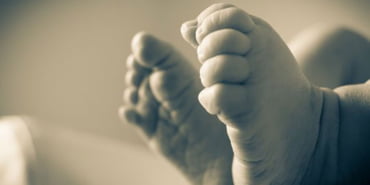 baby-feet_17ed92ea7f6_medium