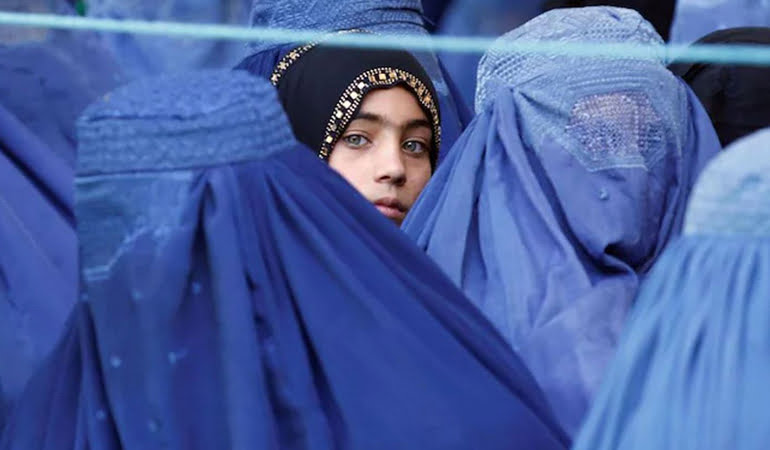 Afgan hükümetinden kadınlara örtünme zorunluluğu: Uymayanların aile reisi yargılanacak
