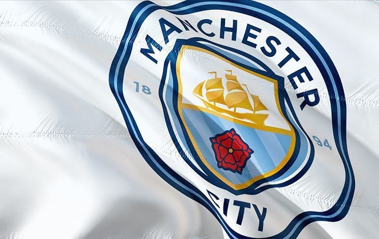 Manchester City, beş dakikada bulduğu gollerle şampiyon oldu