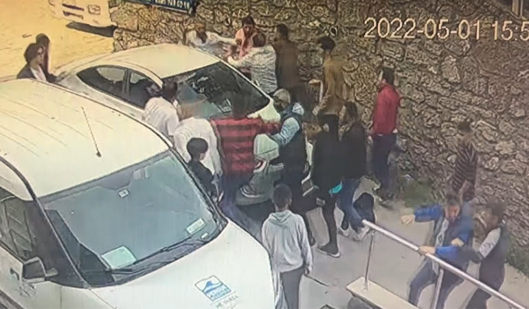 Çocukların maçında satırlı silahlı dehşet