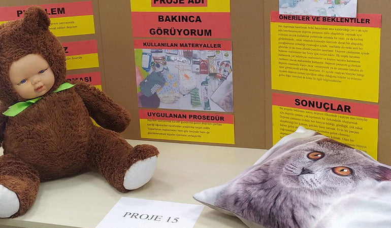 Lise öğrencilerinin projesi ile deprem çantaları elimizin altında olacak
