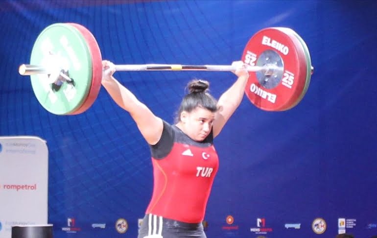 Dünya Gençler Halter Şampiyonası’nda Dilara Narin, dünya şampiyonu oldu