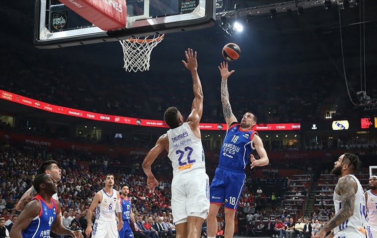 Anadolu Efes, bir kez daha EuroLeague şampiyonu!