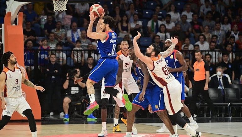 Anadolu Efes, seriyi eşitledi… Galatasaray ilki yaşadı