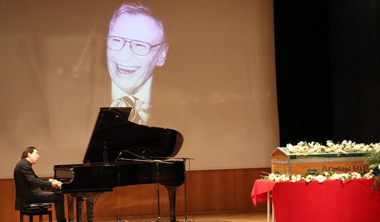 Fazıl Say’dan babasına ‘Babam Ahmet Say’ bestesi ile veda
