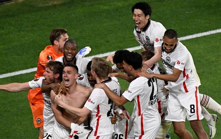 UEFA Avrupa Ligi şampiyonu Eintracht Frankfurt