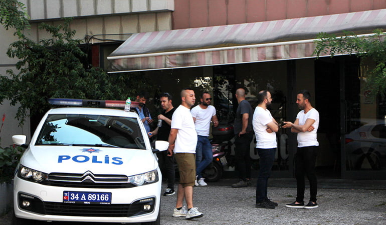 Bir dairede 3 ölü bulundu