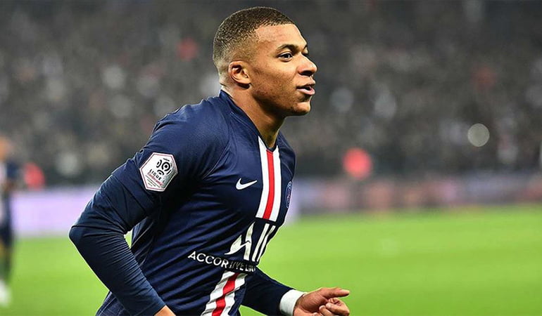 Kylian Mbappe PSG’de kaldı