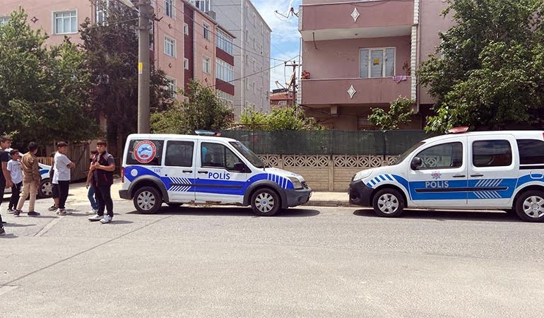 6 yaşındaki kızını bıçaklayarak öldürdü