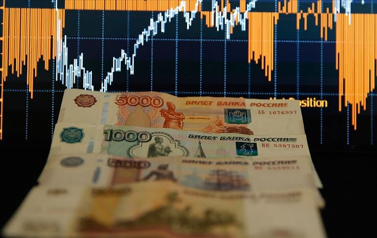 Rus rublesi yükselişini sürdürüyor! Dolar karşısında son 4 yılın zirvesinde