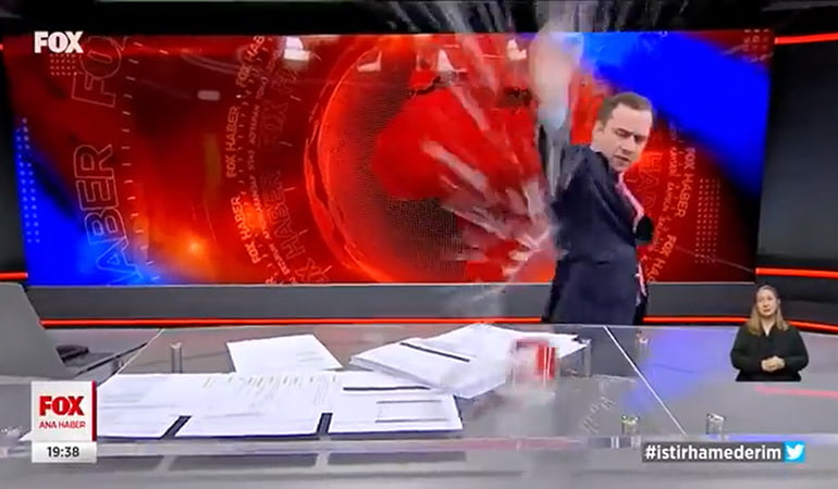 Selçuk Tepeli, sunduğu haber sonrası çileden çıktı… Yayını terk etti