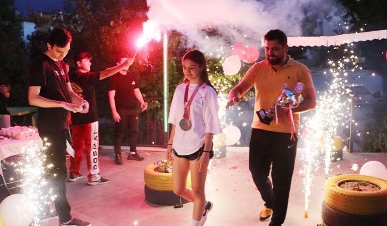 ‘Erkek sporu’ diye girmesini istemediler… Selvinaz dünya şampiyonu oldu