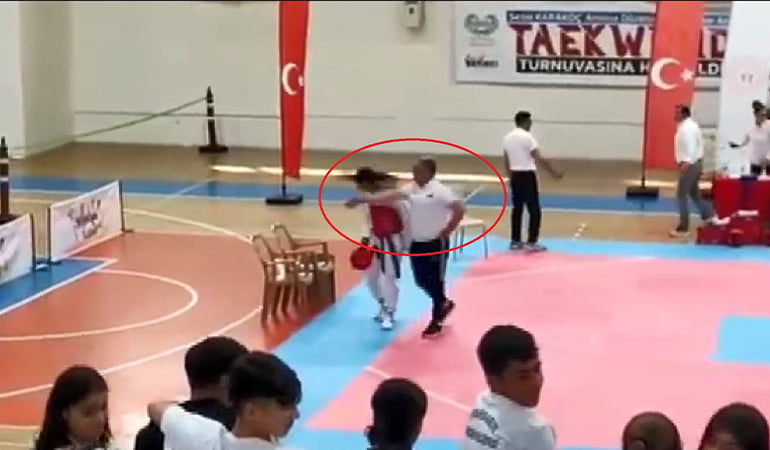 Antrenörden elenen sporcusuna tokat