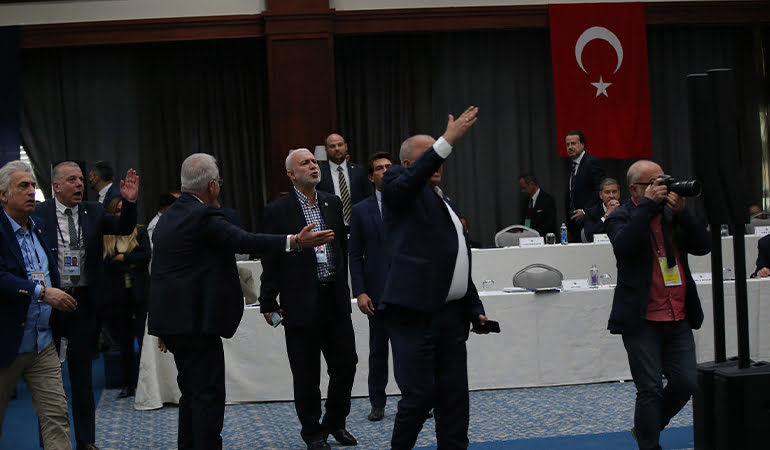 Fenerbahçe Yüksek Divan Kurulu’nda Vefa Küçük gerginliği
